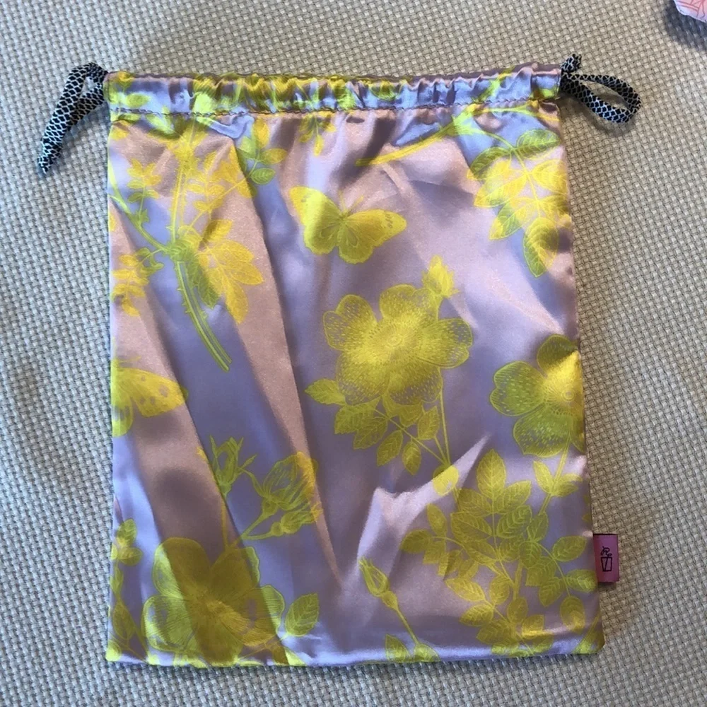 Ipsy Refreshment Bag‎